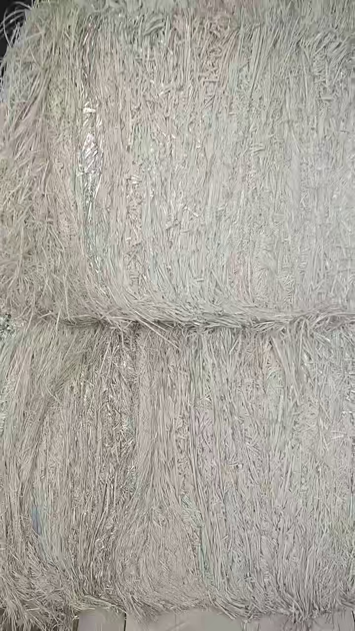 出售印刷厂的白卡纸边条，有带喷铝的银丝边，不带膜