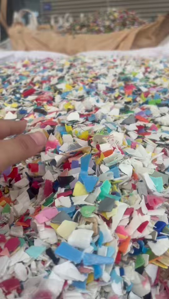 常年出售花乙破碎料，花白和纯白都有，纯壶破碎料三天两车货，每个月500吨