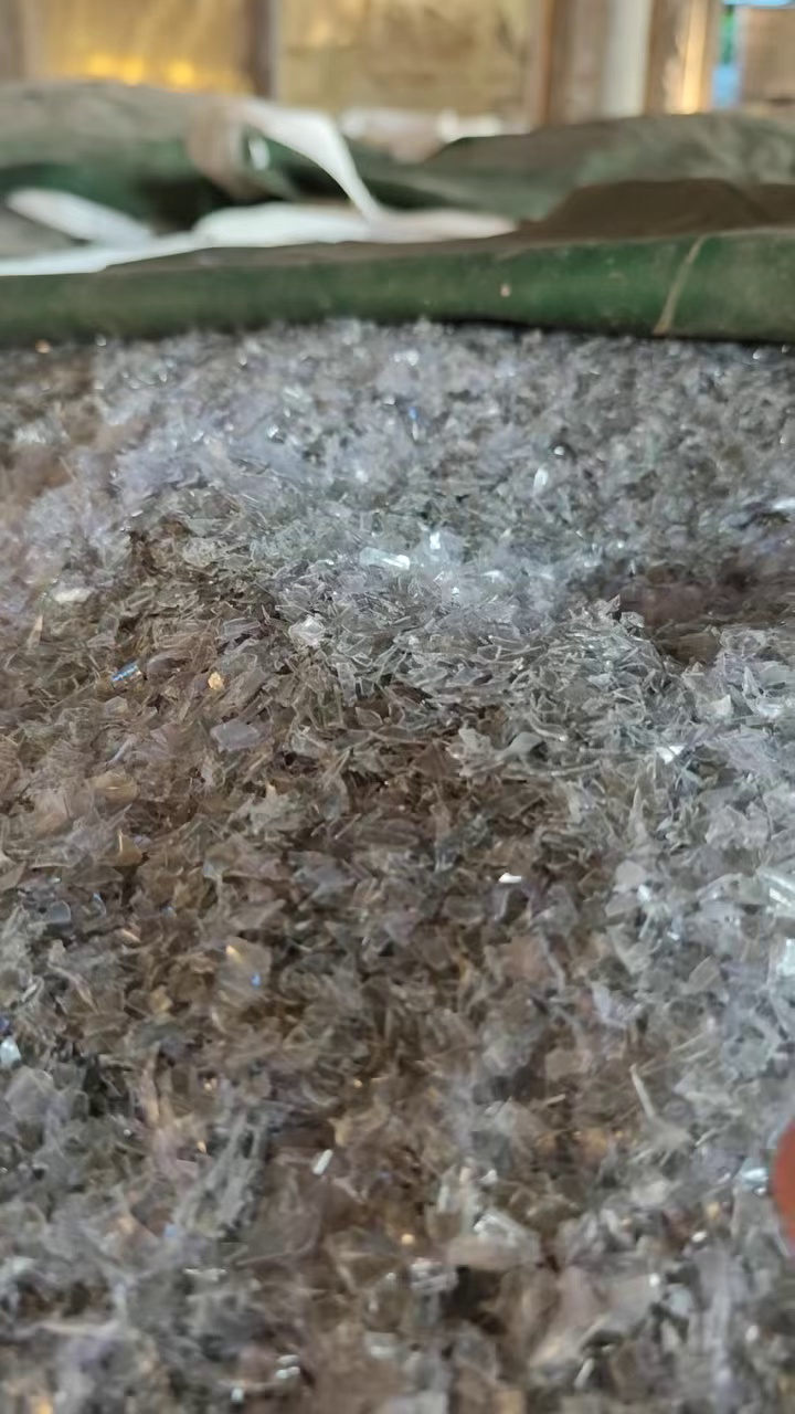 出售B级PET吸塑盒破碎料，A级也有，长期有货