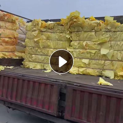 长期出售淋膜纸压包料，黄色白色分开打包，白色居多，黄色很少