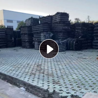 长期出售汽车轮毂边料，涤纶汽车内饰，汽车内饰边角料，基本上都是硬质的，现货三四十吨