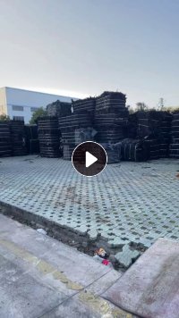 长期出售汽车轮毂边料，涤纶汽车内饰，汽车内饰边角料，基本上都是硬质的，现货三四十吨