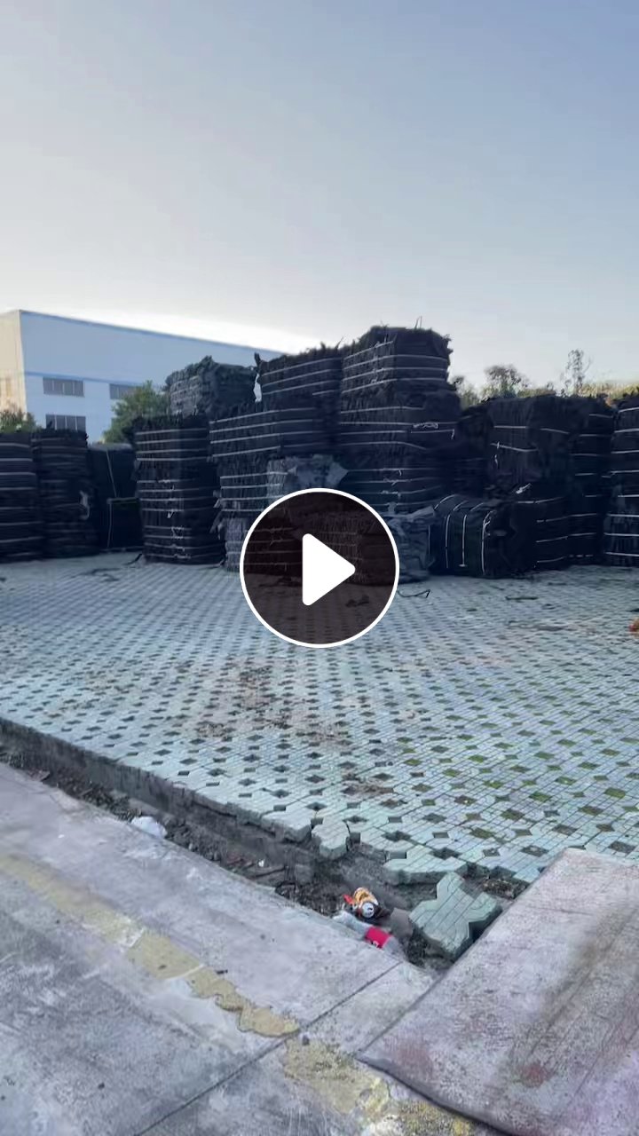 长期出售汽车轮毂边料，涤纶汽车内饰，汽车内饰边角料，基本上都是硬质的，现货三四十吨