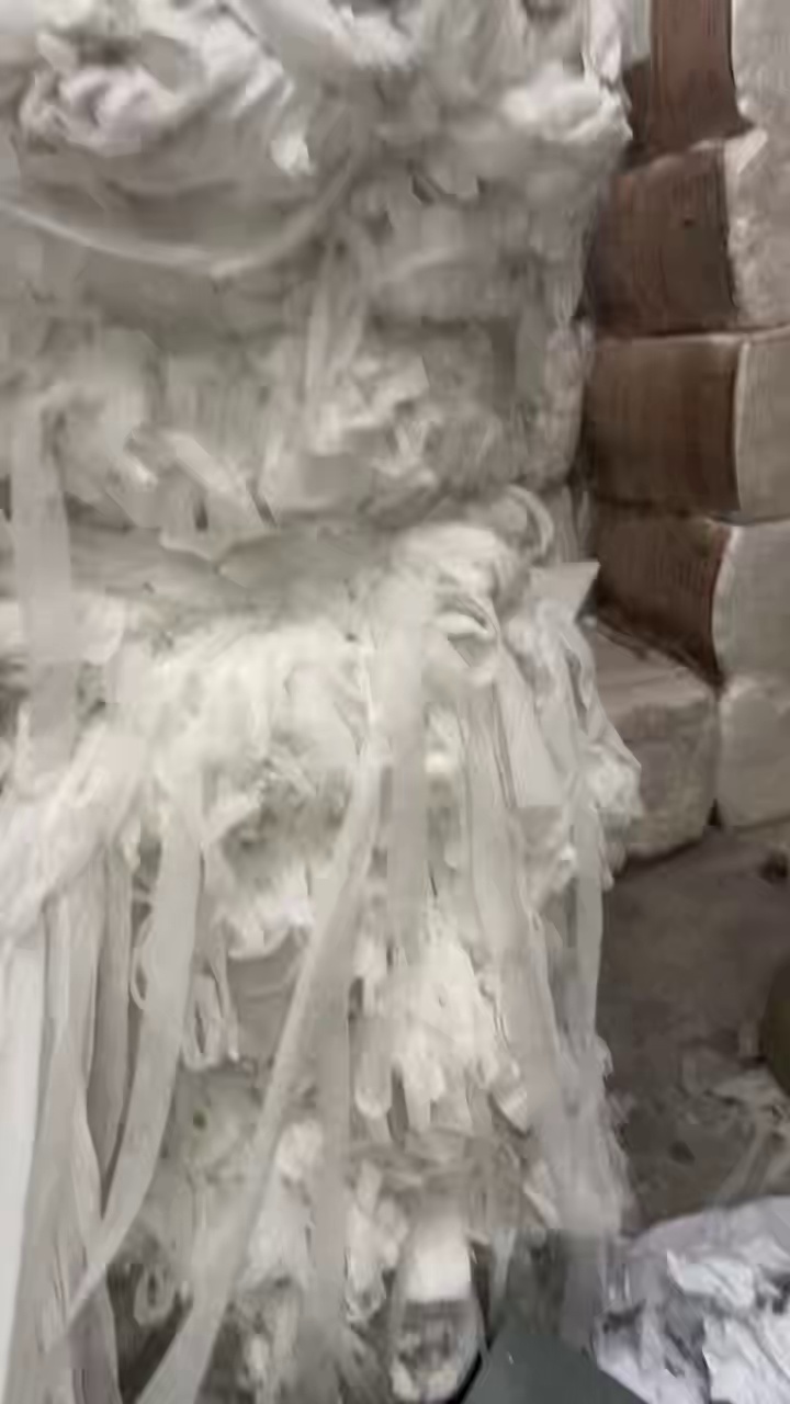 长期出售热风无纺布，无纺布边角料，现货40吨