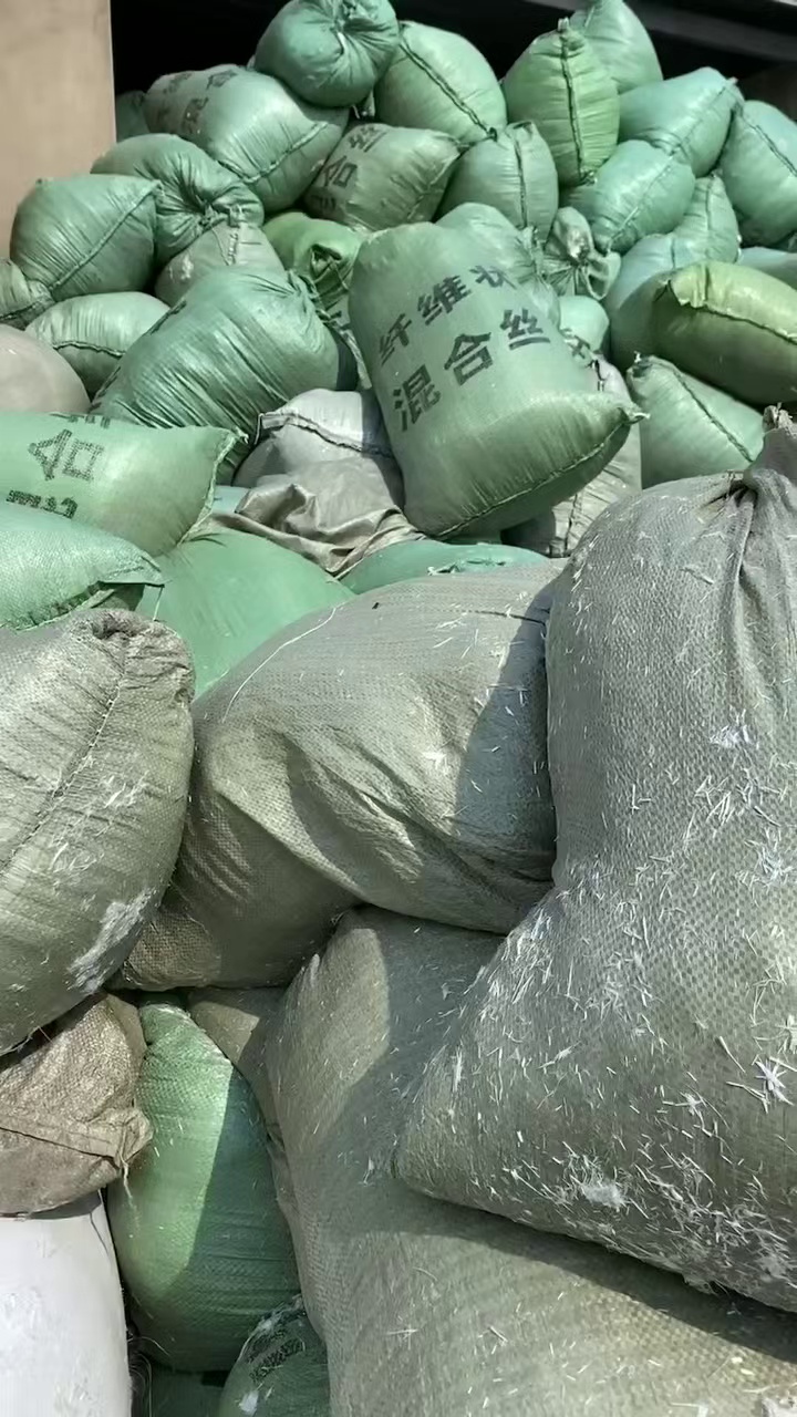 长期出售玻璃纤维丝，玻纤，短纤，长丝都有，月供2车13米，货在江苏淮安