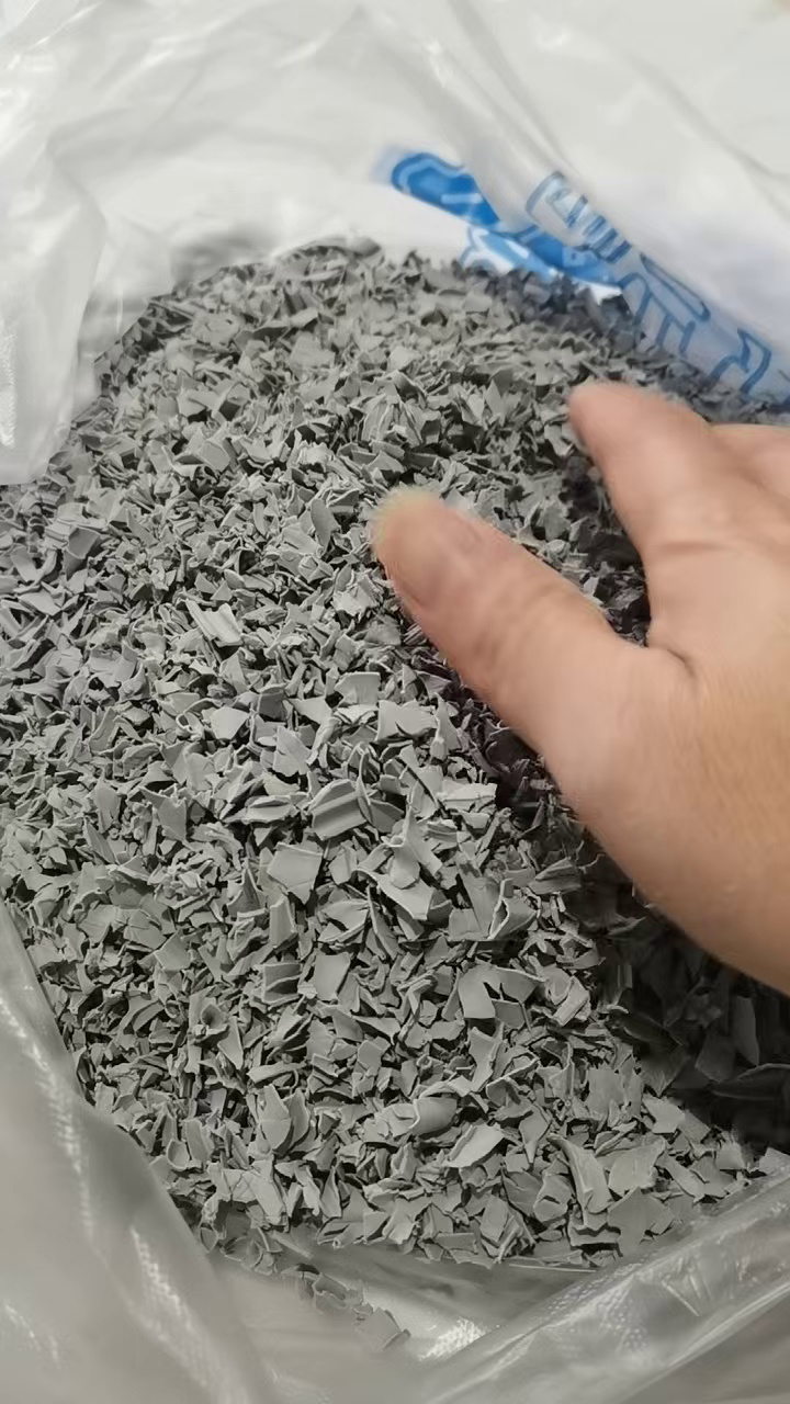 出售PVC冰箱封边条破碎料，月供50吨