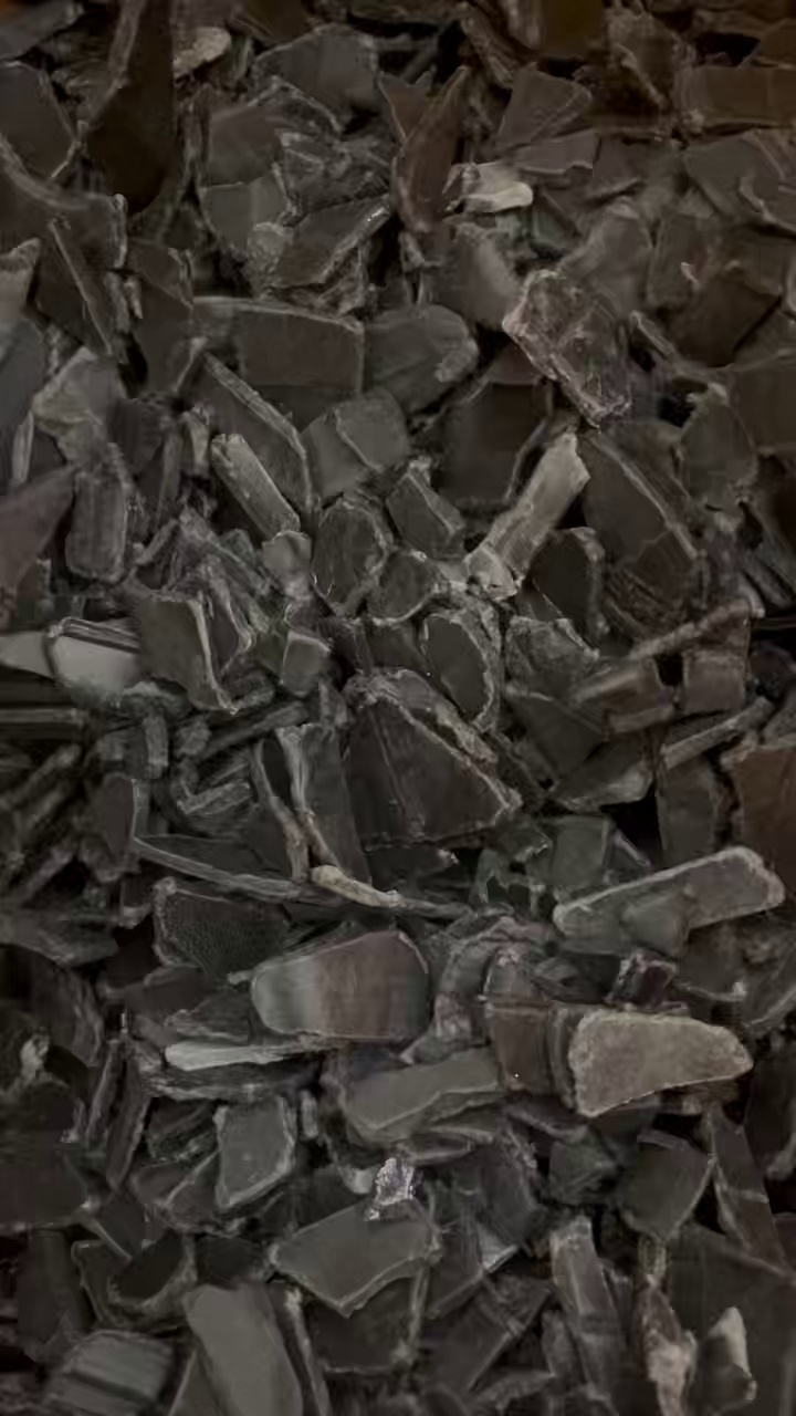 出售退漆保险杠破碎料，月供300吨