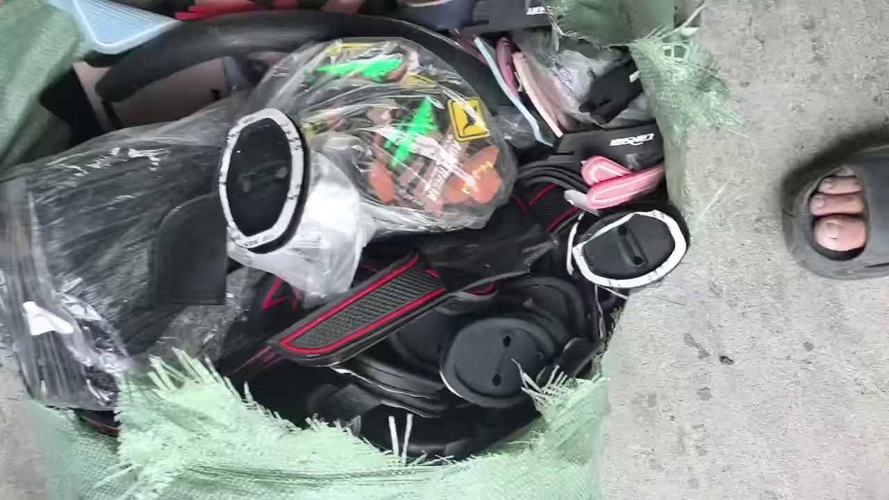 求购PVC胶章料，破碎用，长期在收