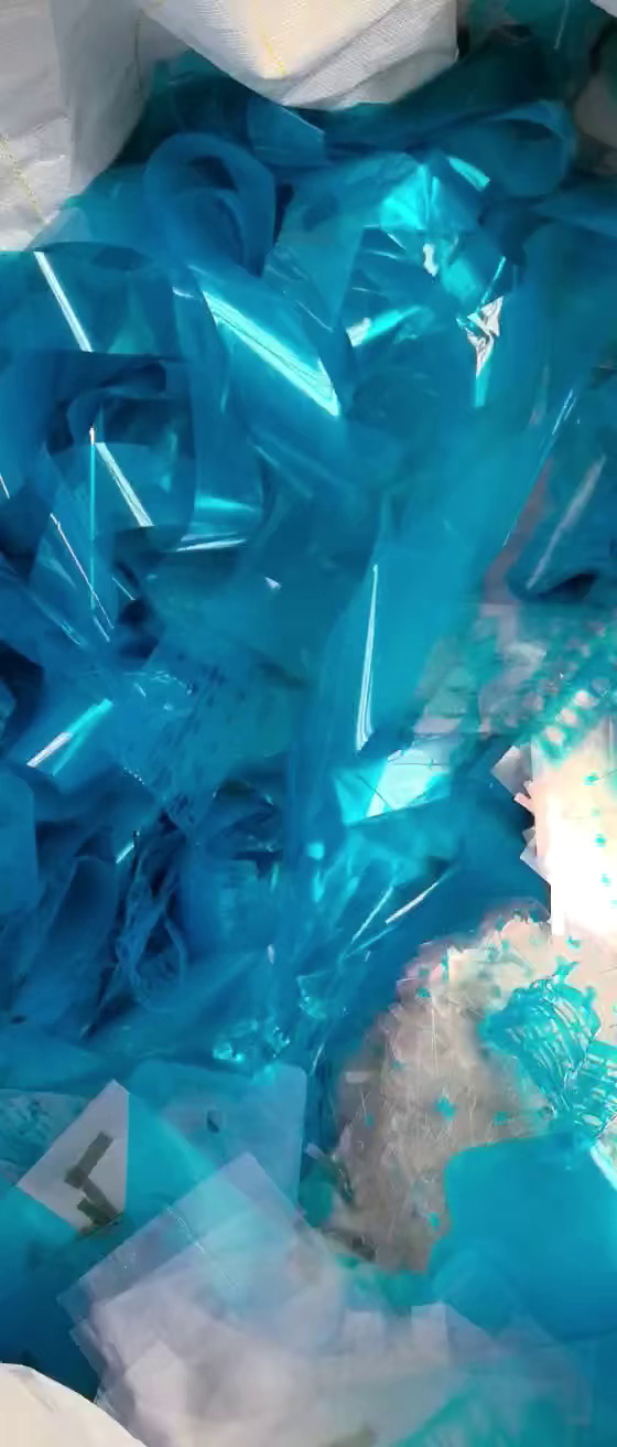 出售PET杂膜（带二维码PET白膜，蓝色轻胶膜，红色轻胶膜），现货一挂车