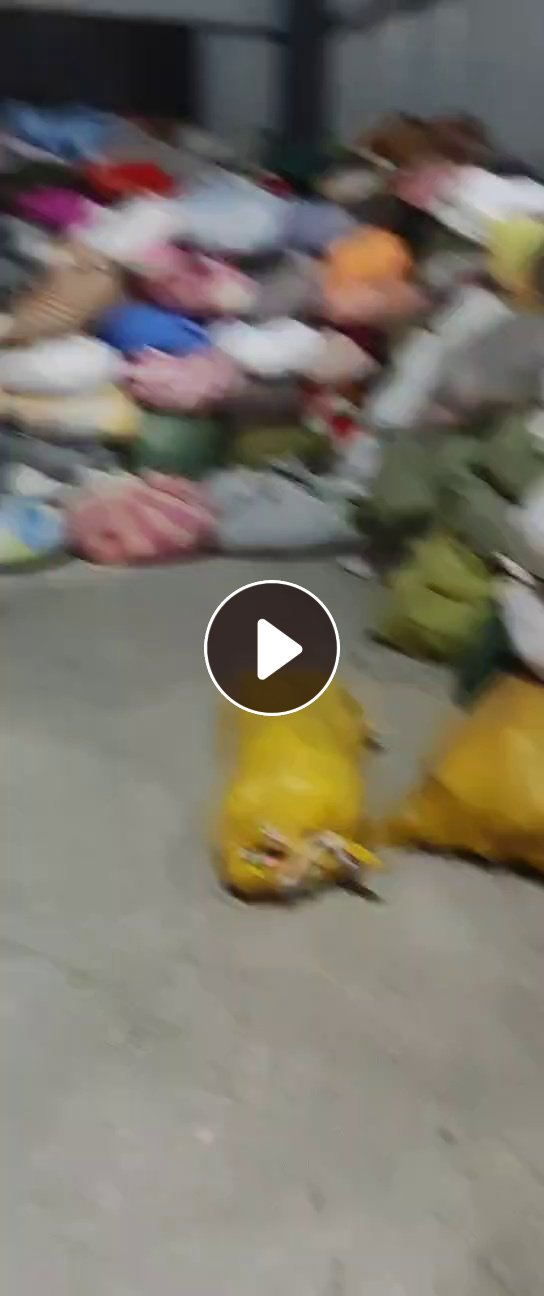 长期出售旧衣服黑料，垃圾鞋子，燃烧料，一起走现货够6.8米一车，货在江苏南通