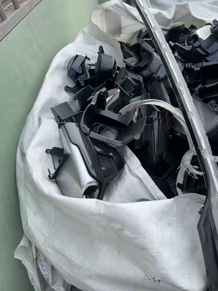 出售汽车下来的PEI废料，毛料和破碎料都有，长期有货