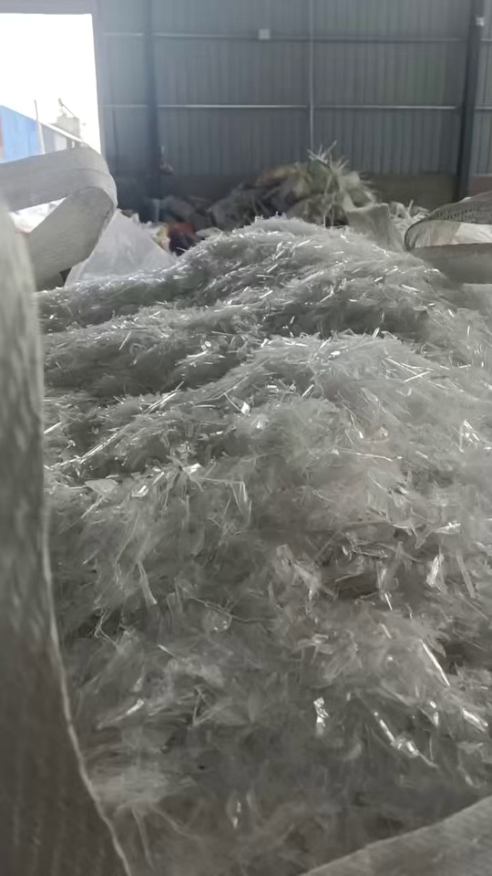 出售水粉透苯破碎料，透苯板材破碎料，透苯杯子破碎料，现货一起够车