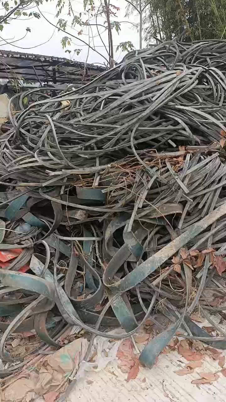 出售橡胶三角带和输送带废料