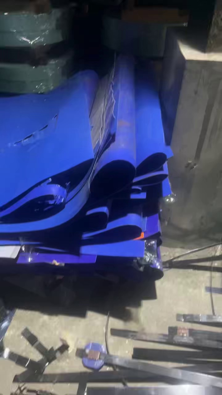 出售PE钢卷皮毛料，浮水的，现货20吨