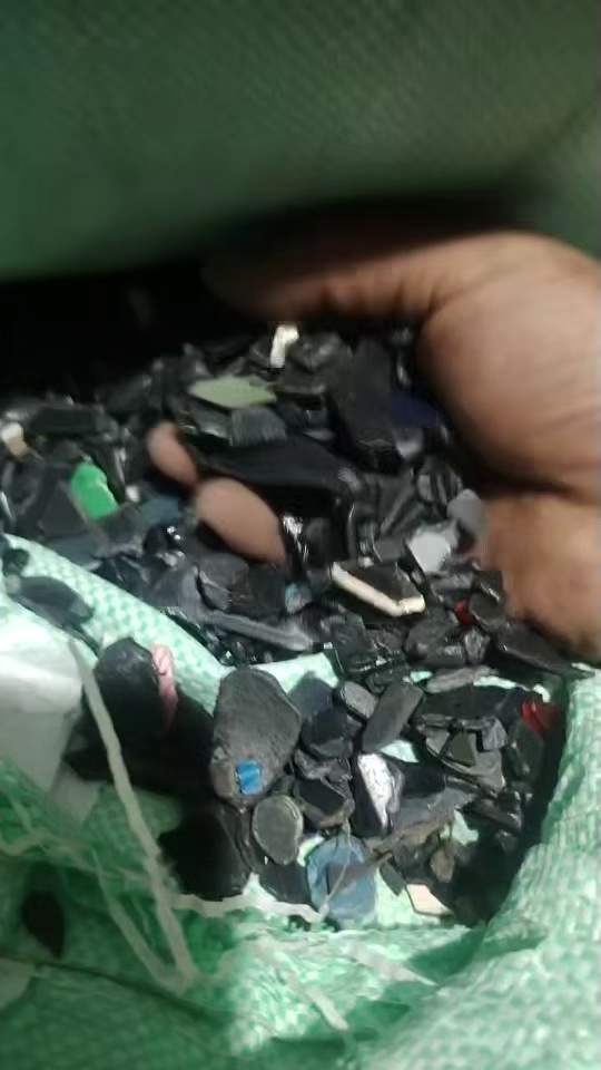 出售合金破碎料，是日杂合金破碎的，冲击8个，现货40吨