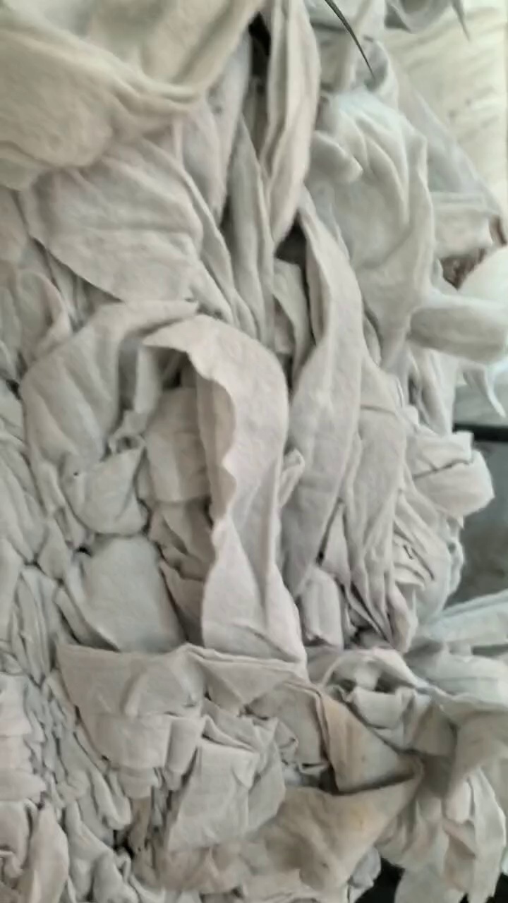 出售涤纶废布，布头，可以用来开花，团粒，现货10几吨