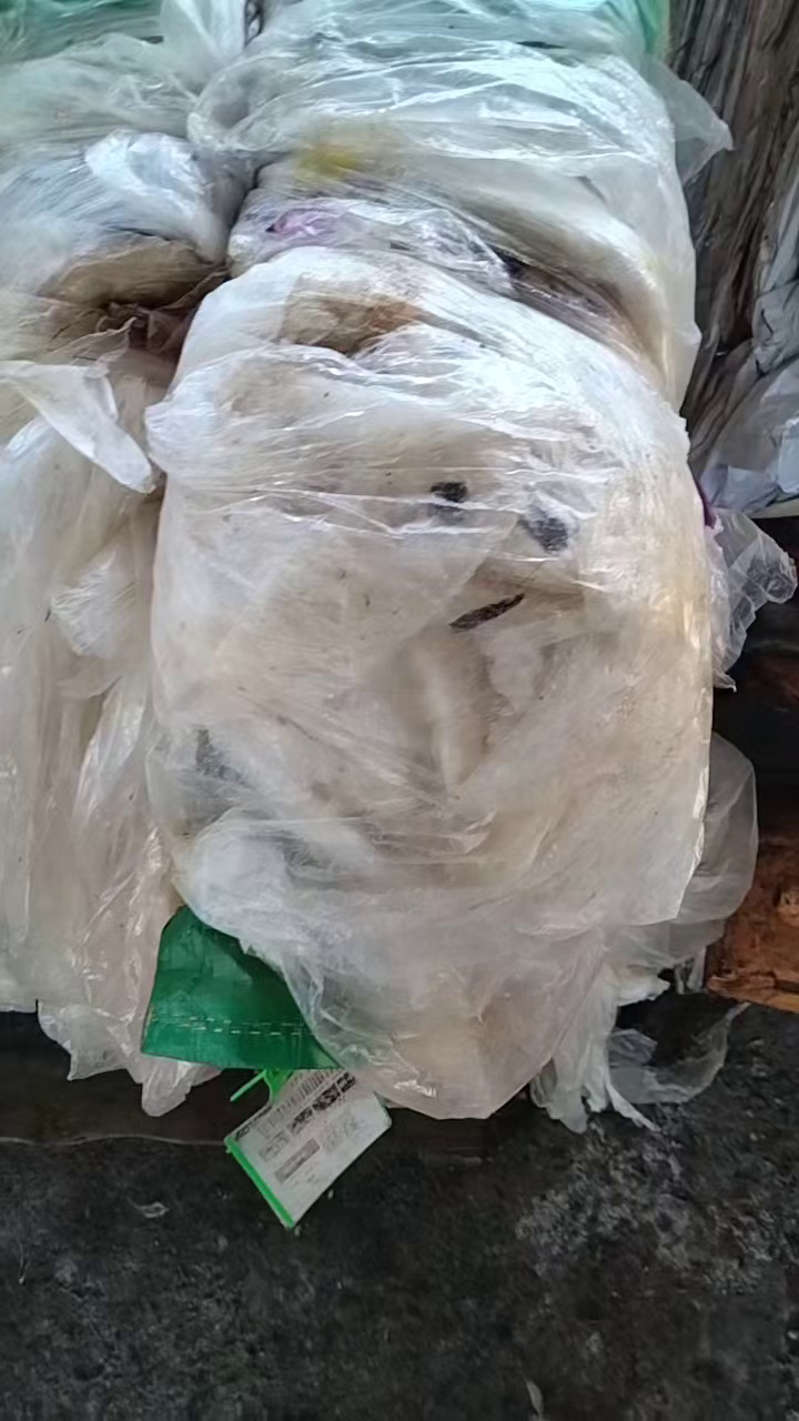 出售食品厂下来的高压膜和高压复合膜废料，水洗料，现货十几吨