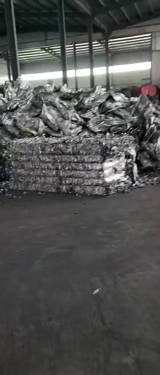 出售铝塑膜废塑料，吨包内衬，装过电池粉下来的，没有清洗过，月供300吨