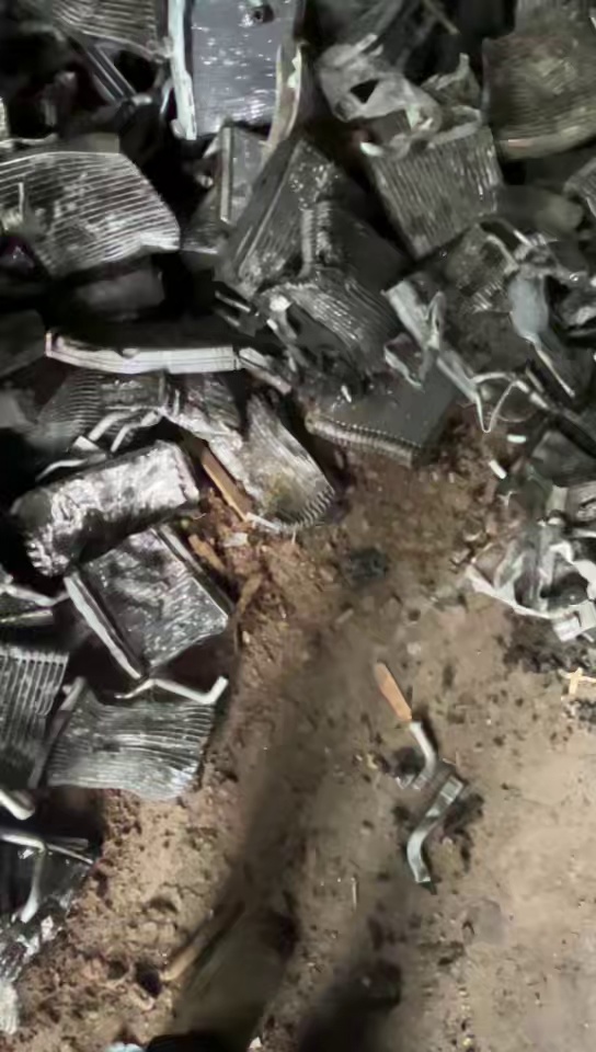 求购水箱铝废料，用大水箱较多，小的也收，做铝锭用