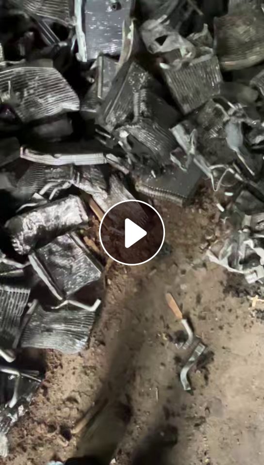 求购水箱铝废料，用大水箱较多，小的也收，做铝锭用