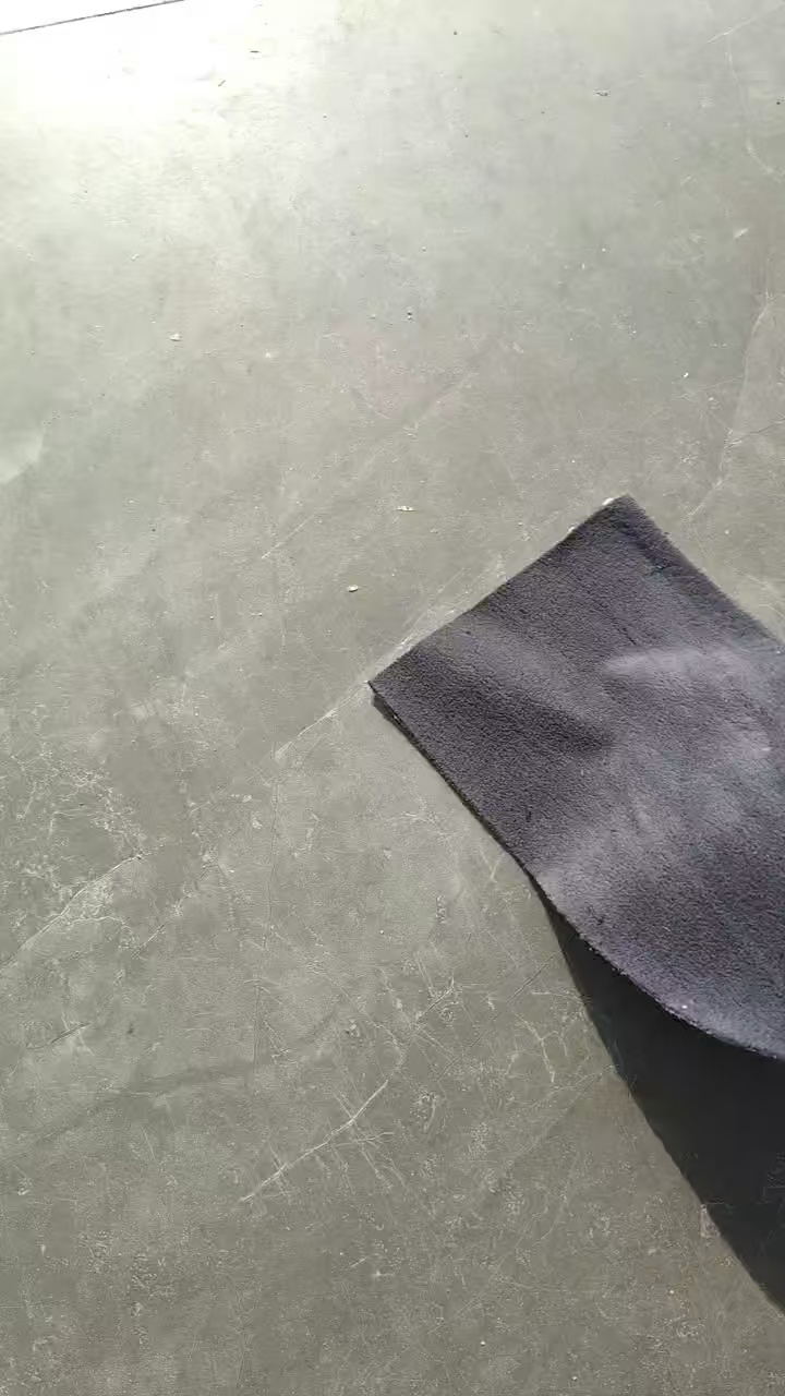 长期出售裁剪厂下来的涤棉牛仔废布，纯棉牛仔废布，统货走，涤棉牛仔比较多