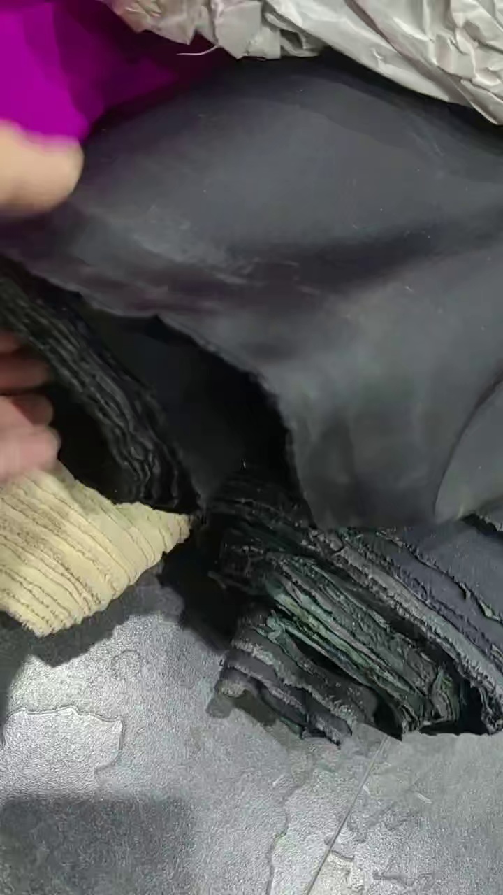 出售箱包边角料，现货十几吨