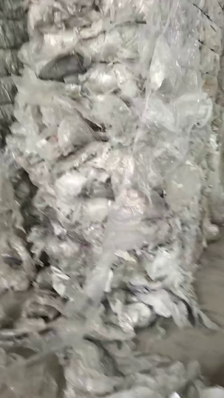 出售水洗缠绕膜废料，现货六七十吨