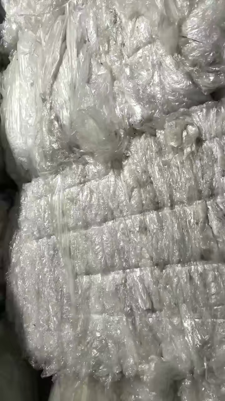 出售纯缠绕膜废料，现货40几吨