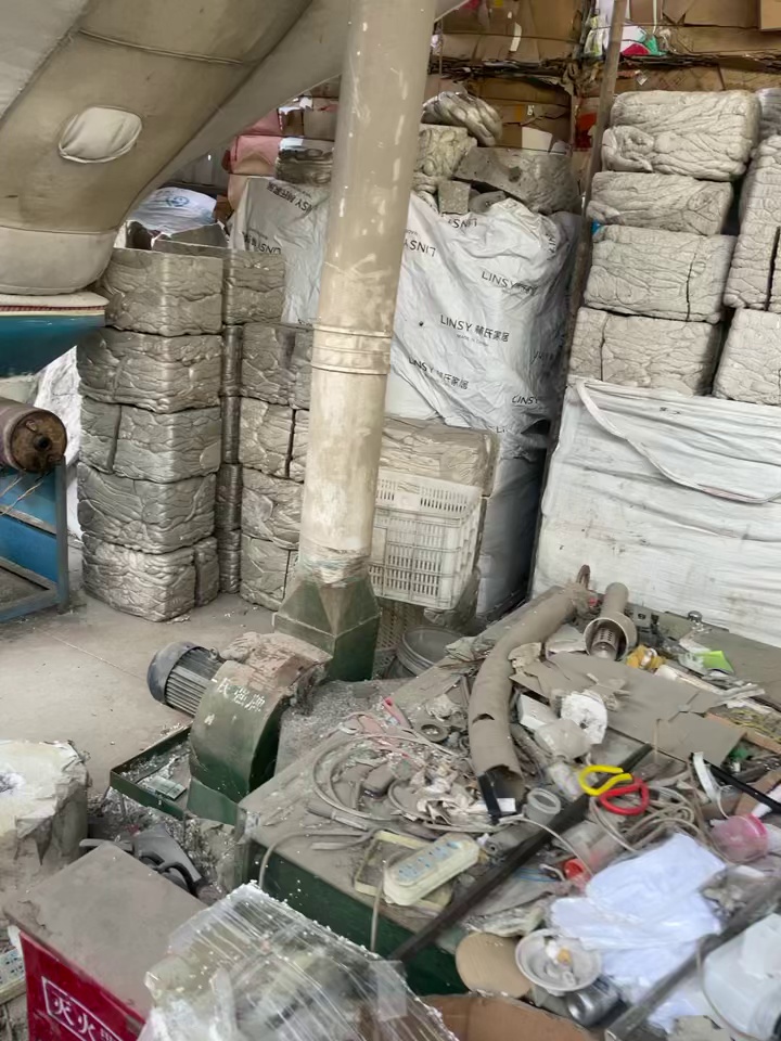 出售EPS热熔块，现货一车6.8米的量，长期有货