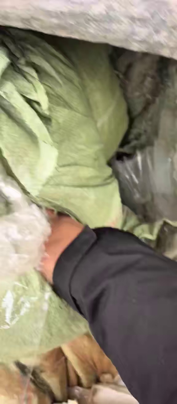 长期出售PET滑膜废料，成卷散膜都有，现货10吨