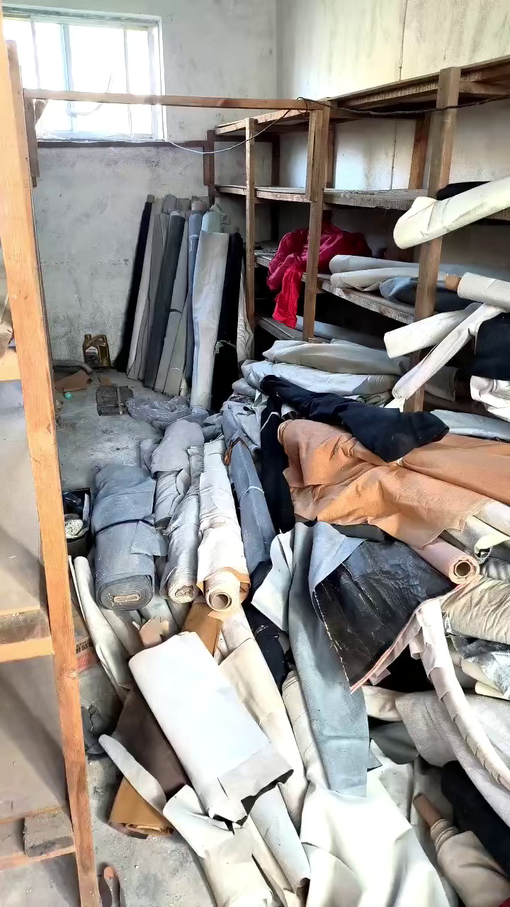 出售沙发厂用剩下的pvc皮革，pu皮革，小卷布