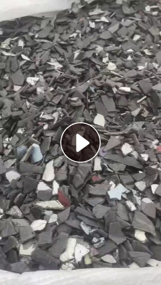 出售汽车保险杠破碎料，水粉的，月供200吨