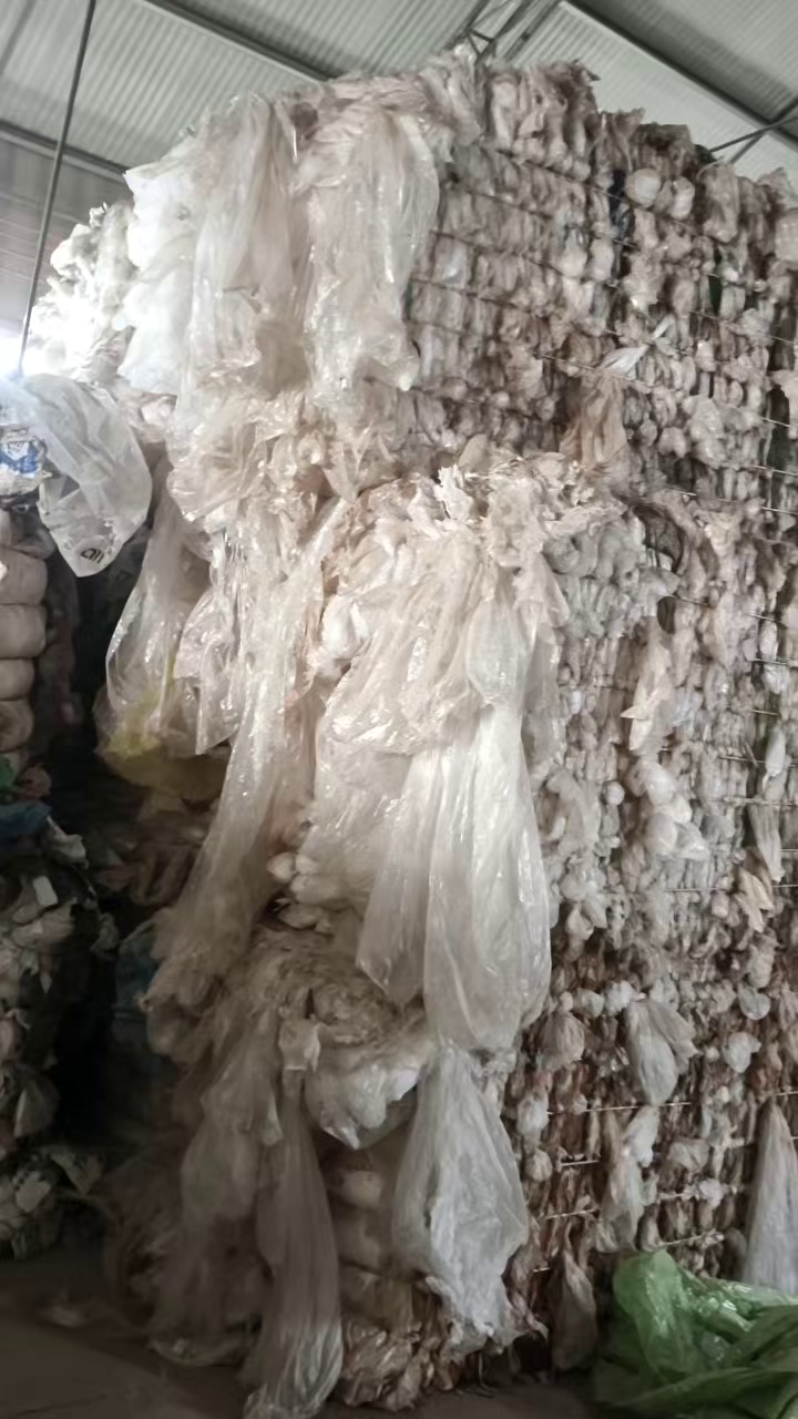 出售水洗缠绕膜，废旧大棚膜。现货80吨