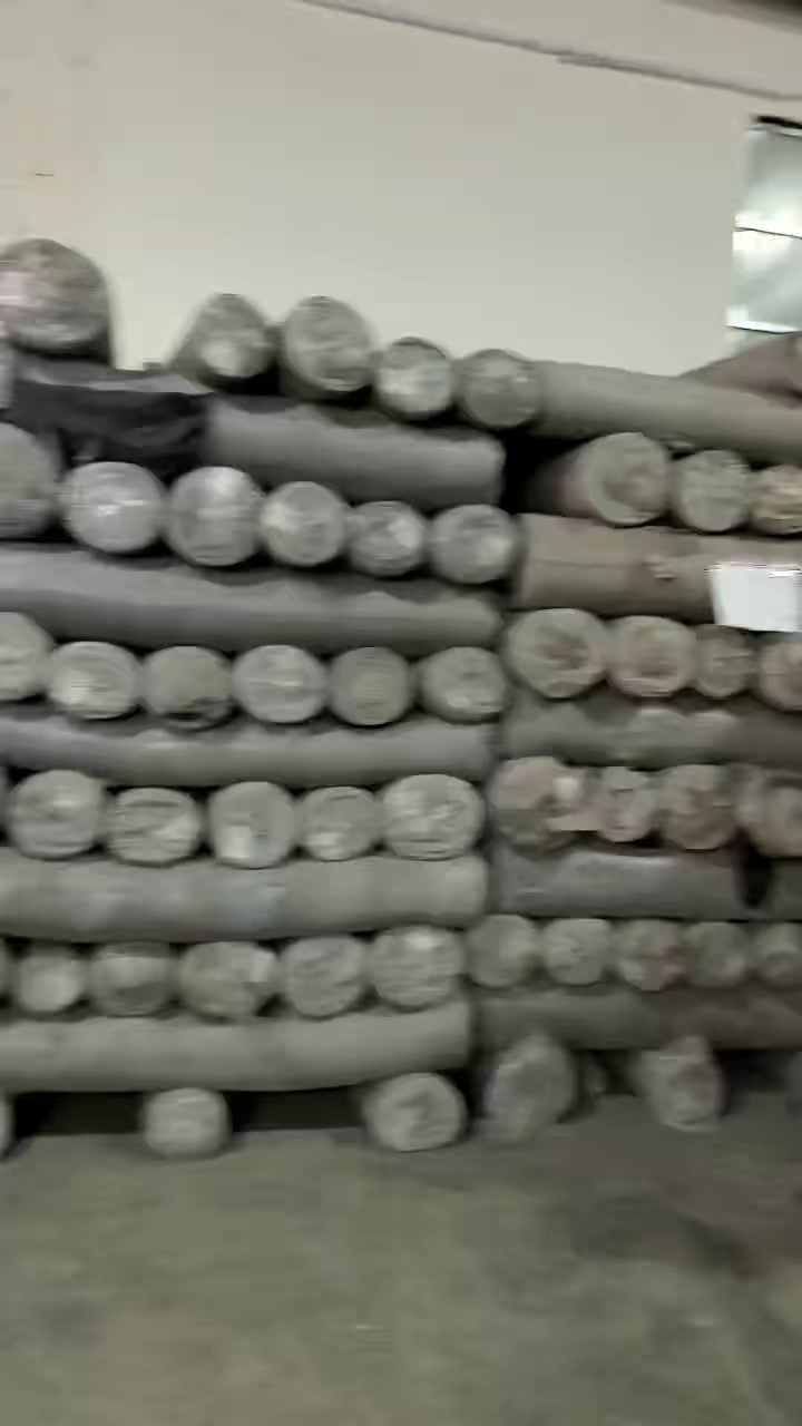 出售黑面白底的牛仔布，牛仔面料，TR面料，有7支，8支，10支，现货90万米左右