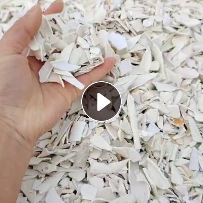 出售硬质PVC破碎料，有塑钢，扣板，大小管等白色料混破的，现货够挂车