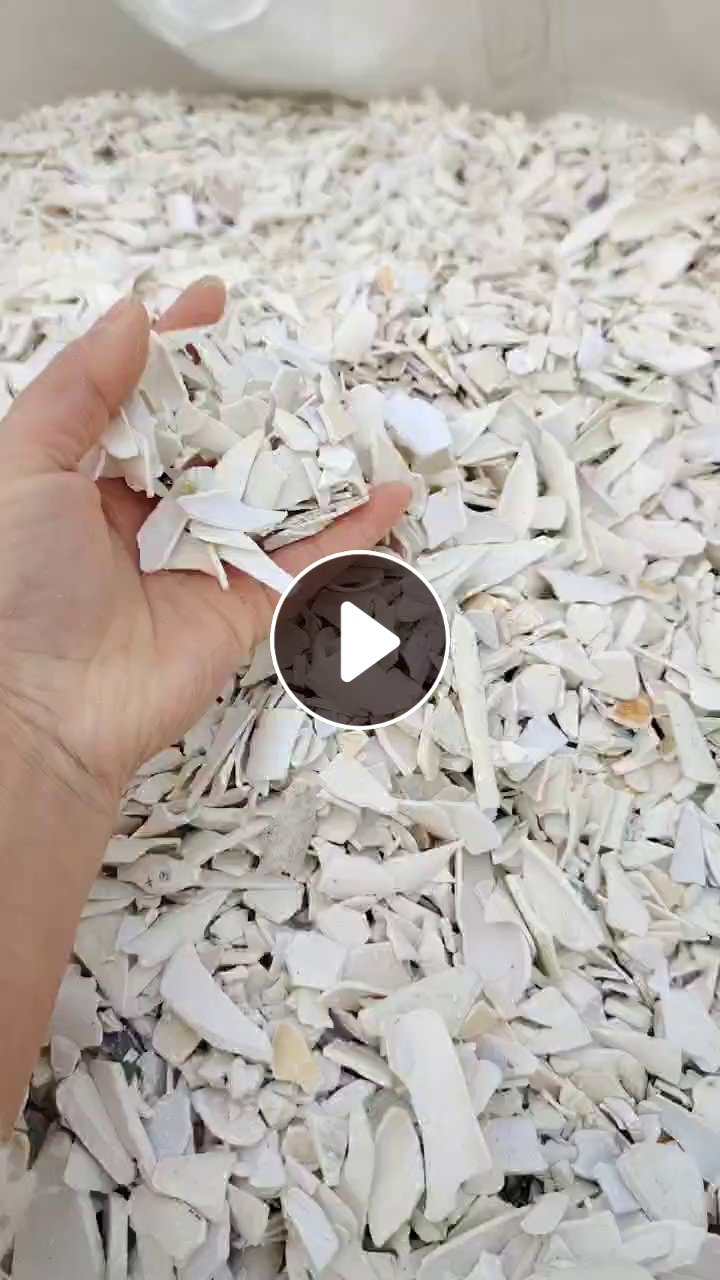 出售硬质PVC破碎料，有塑钢，扣板，大小管等白色料混破的，现货够挂车
