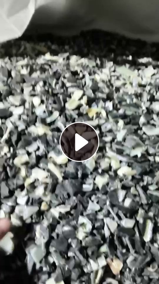 出售HDPE油箱破碎料，郭两次过水甩干的，现货70吨左右