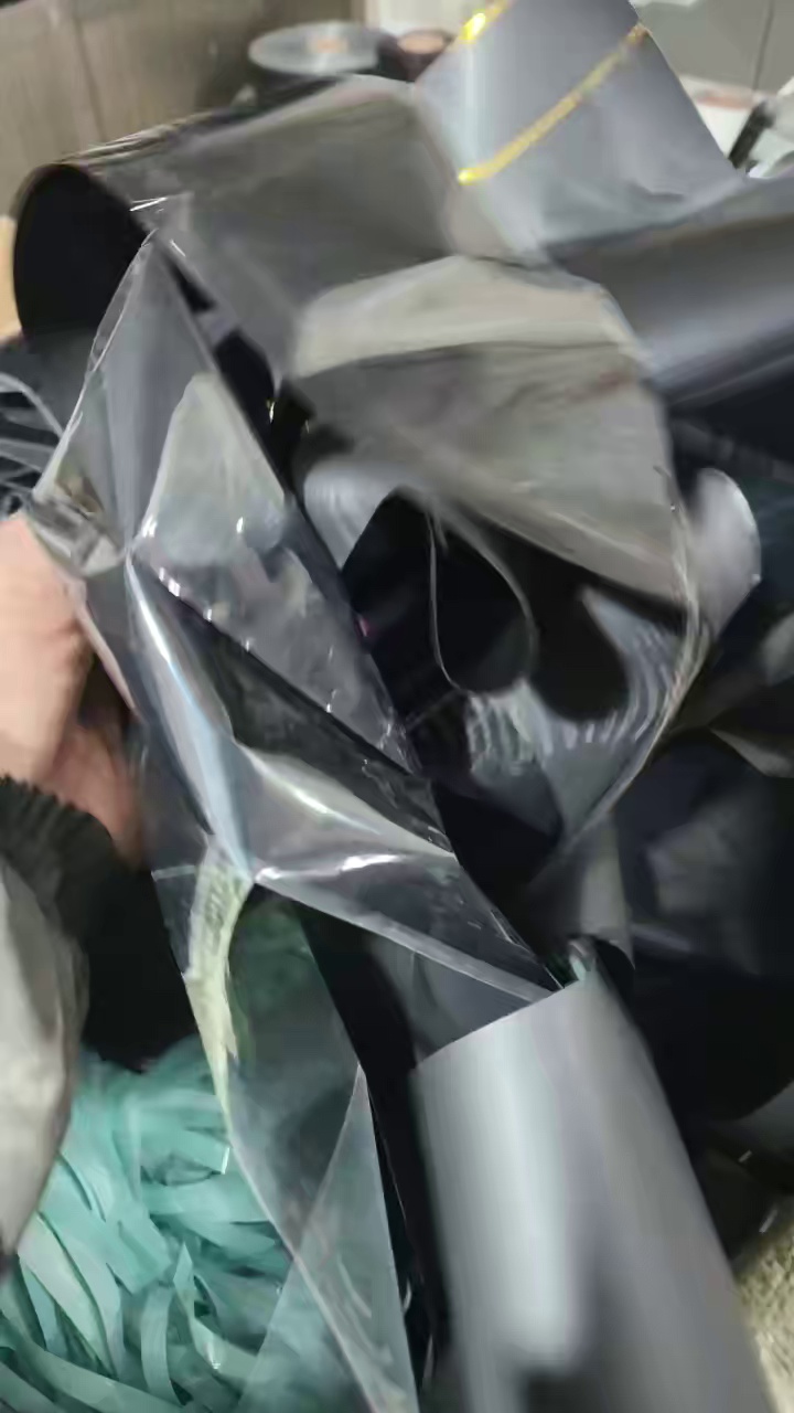 出售PVC膜，可以用做桶装水膜，红酒上，调味品都可以，长期有货