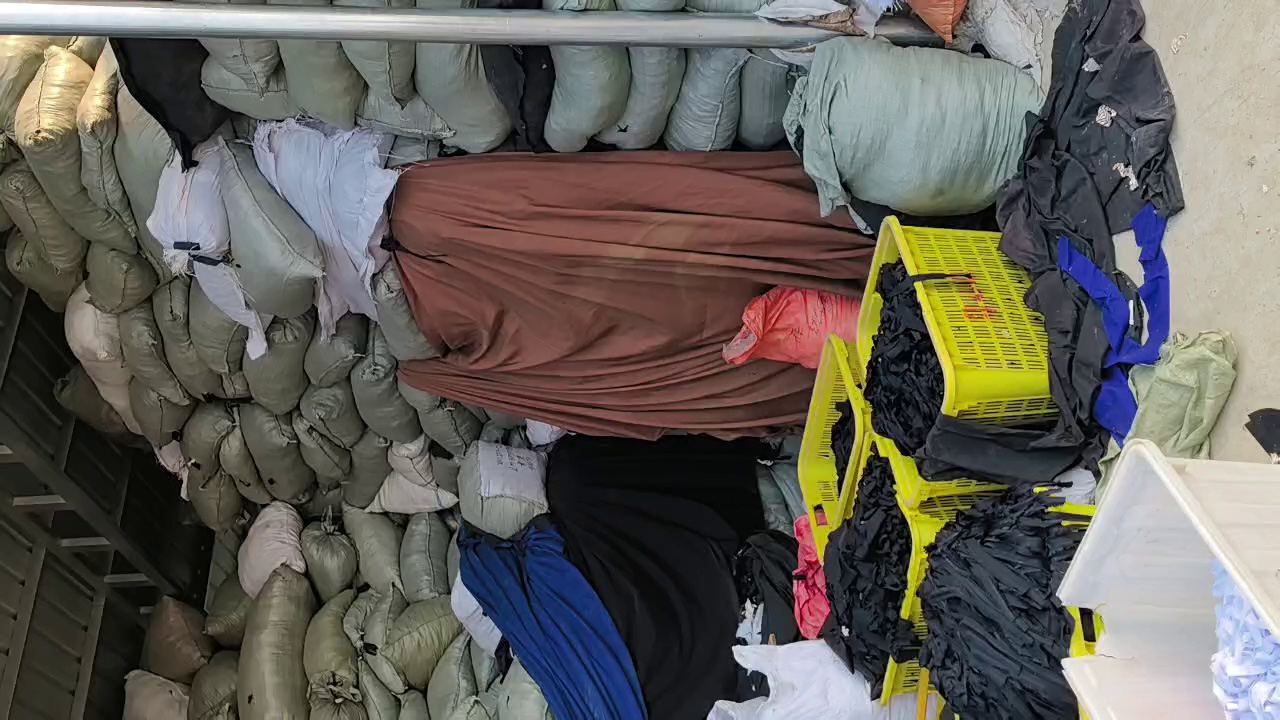 长期出售废布，涤纶废布，氨纶废布，锦纶废布，纯棉废布，浅色，混色，白色都有