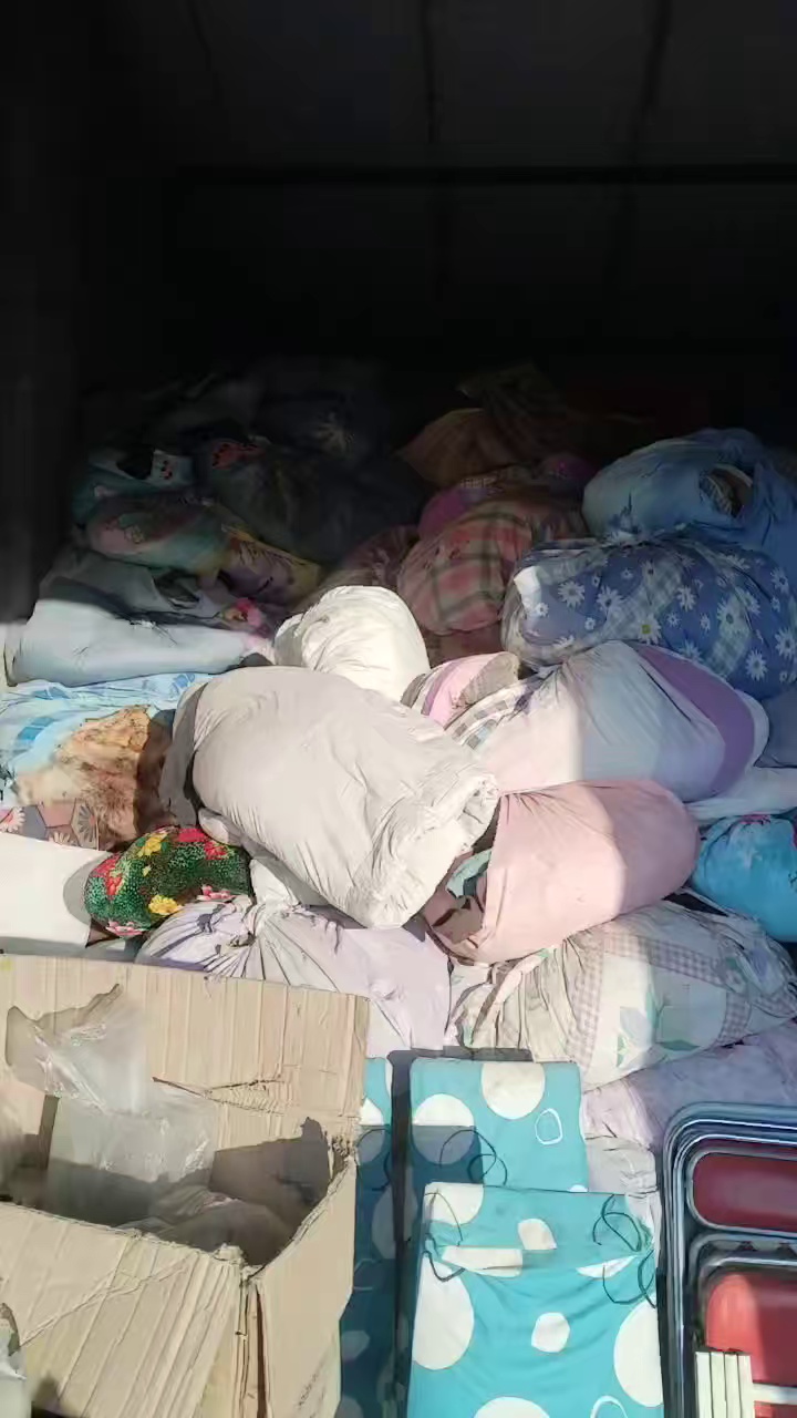 长期出售旧衣服黑料，纯布料，没有水份，现货有200吨左右，在河北唐山