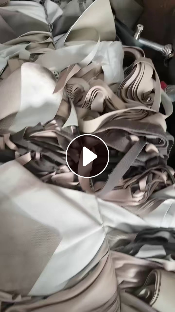 出售PVC沙发革边角料，新厂家后面量会大