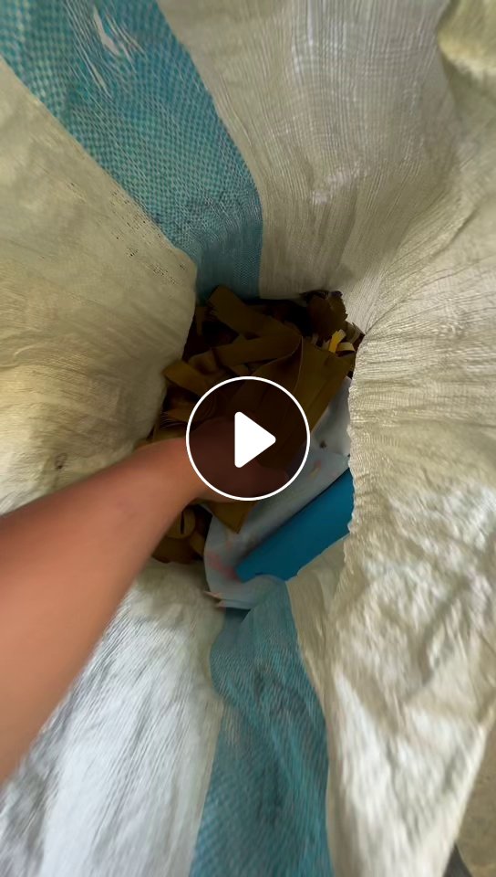 出售PVC吹毛料，下水裤的边角料，带布，月供50吨