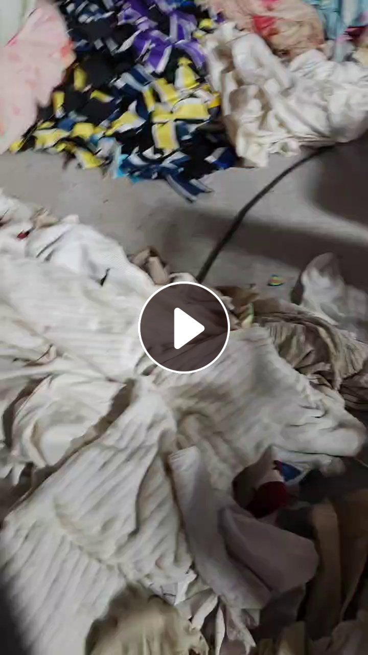 旧衣服分拣厂长期出售全品类旧衣服分拣货，黑料月供20-30吨，白料月供9.6米一车，厂在安徽芜湖