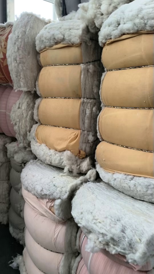 长期出售旧丝绵开松棉，枕芯和被子棉一起开的，货在山东济南