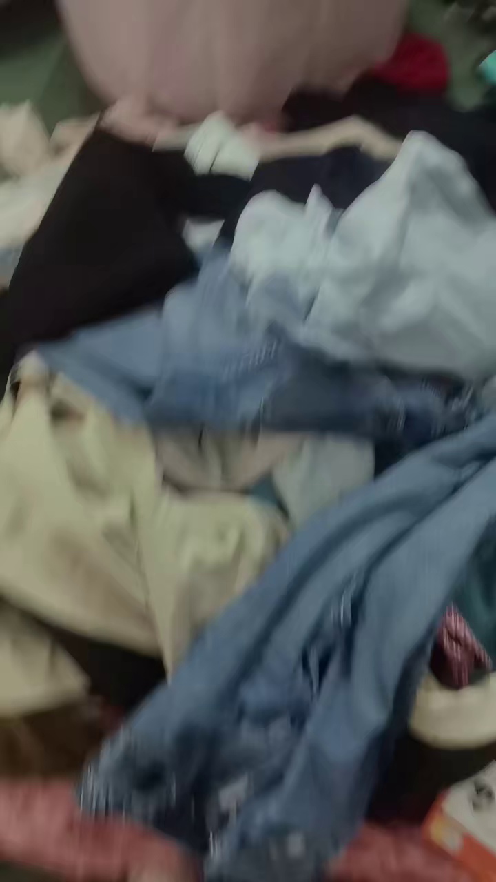 长期出售旧衣服统货，脏的破的挑了其他的没动，月供几十吨，在浙江杭州