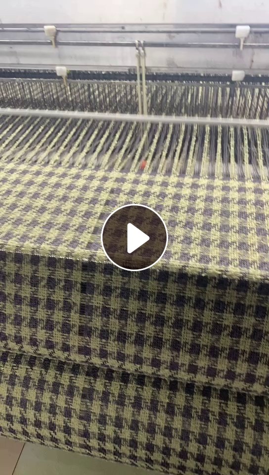 长期出售织围巾下来的废边料，各种材质都有，统货出，一个月4车13米5的，在浙江杭州