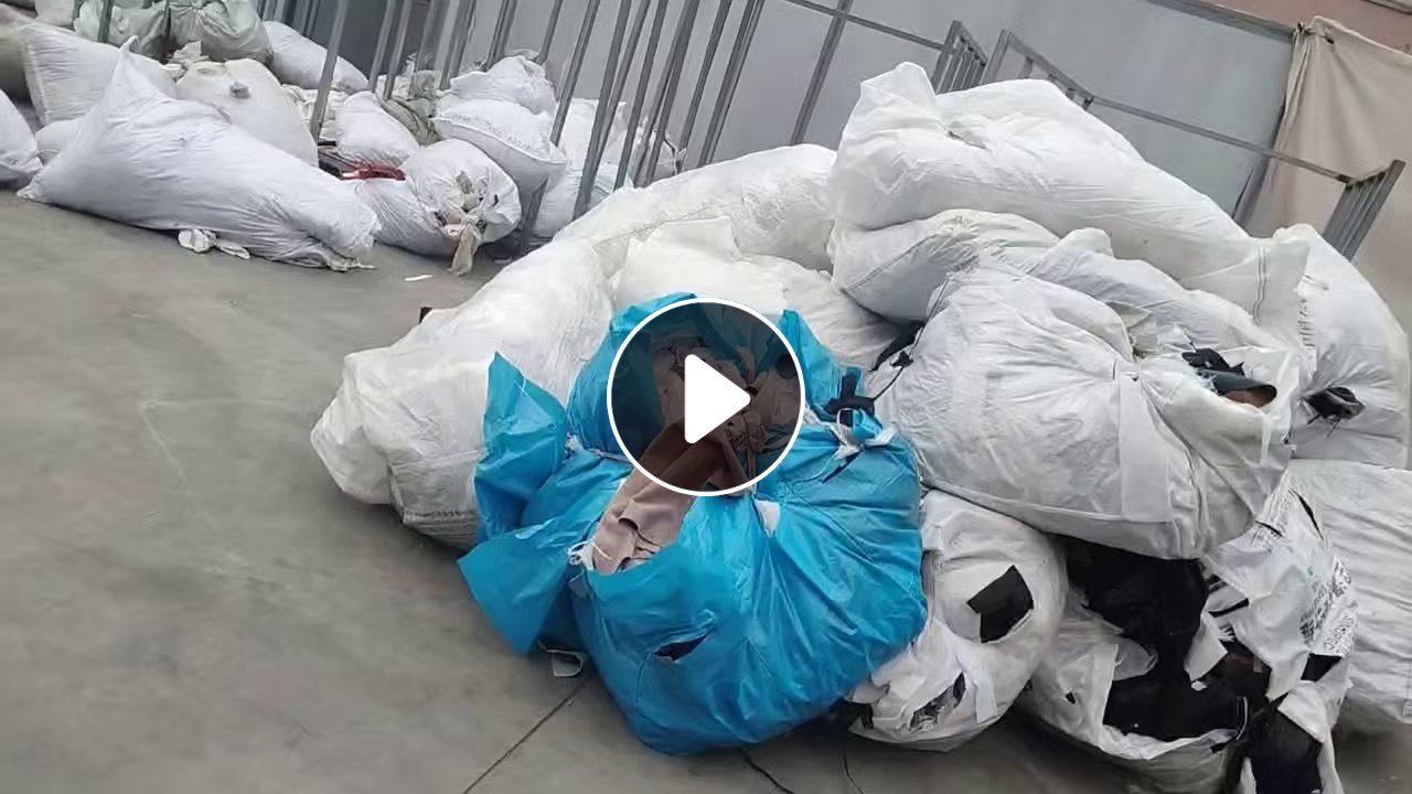 长期出售沙发厂下来的废布，统货出，现货80吨左右，月供60吨以上，在浙江嘉兴