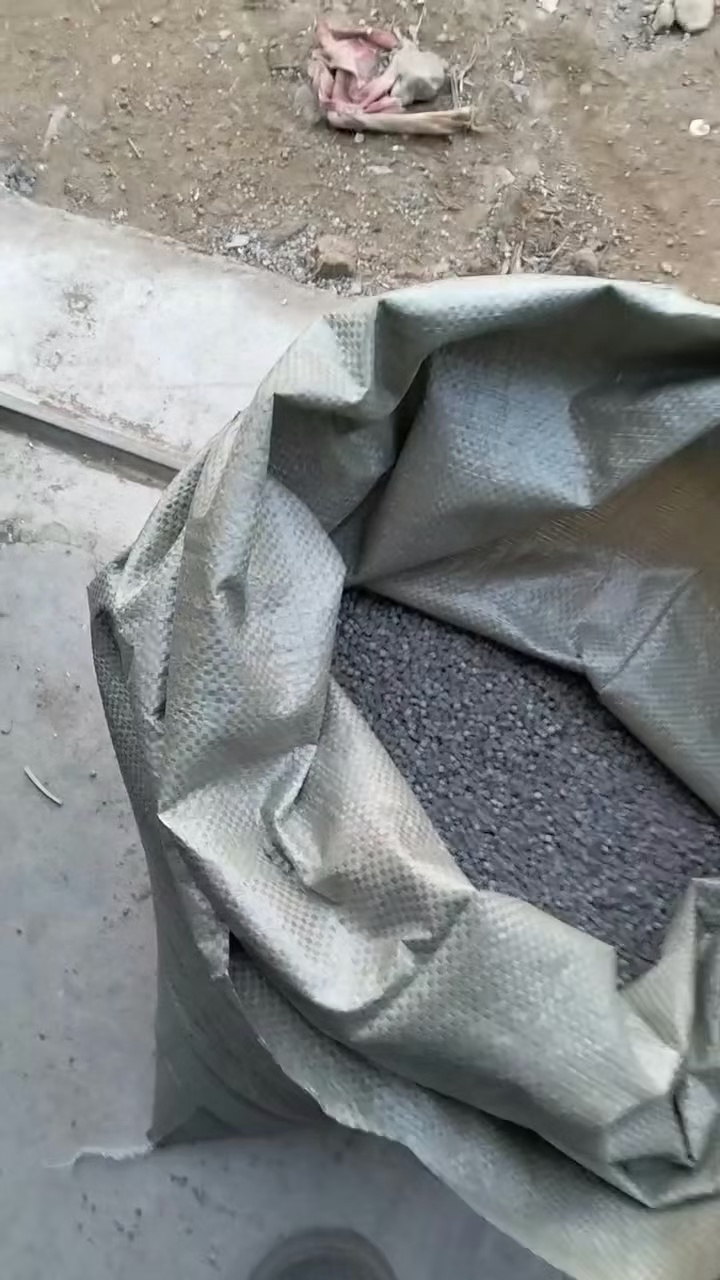 出售二级高压颗粒，100目三张，现货50吨