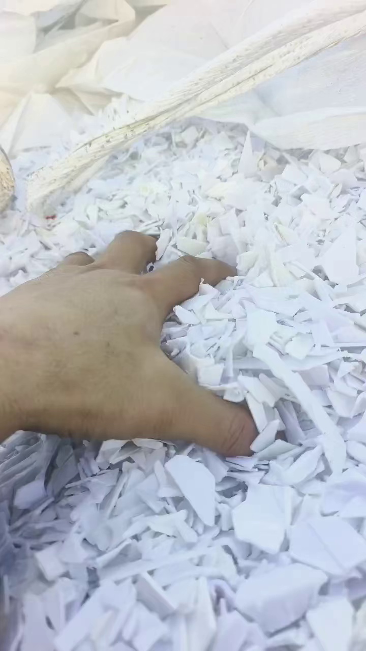 出售PP无字桶破碎料、花桶破碎料，月供150吨左右