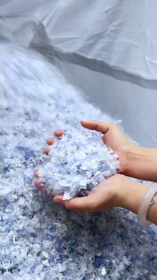 出售3A瓶片，纯白、蓝白、2A瓶片，矿泉水瓶破碎料，现货500多吨